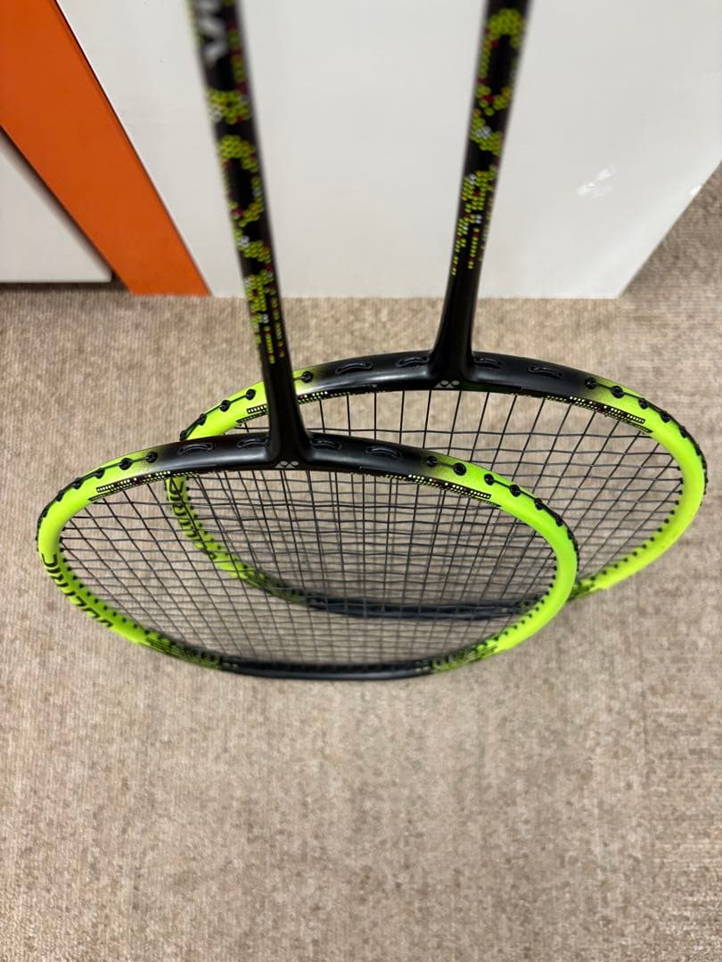 美品 YONEX VOLTRIC 30 バドミントンラケット 廃盤品 2本セット