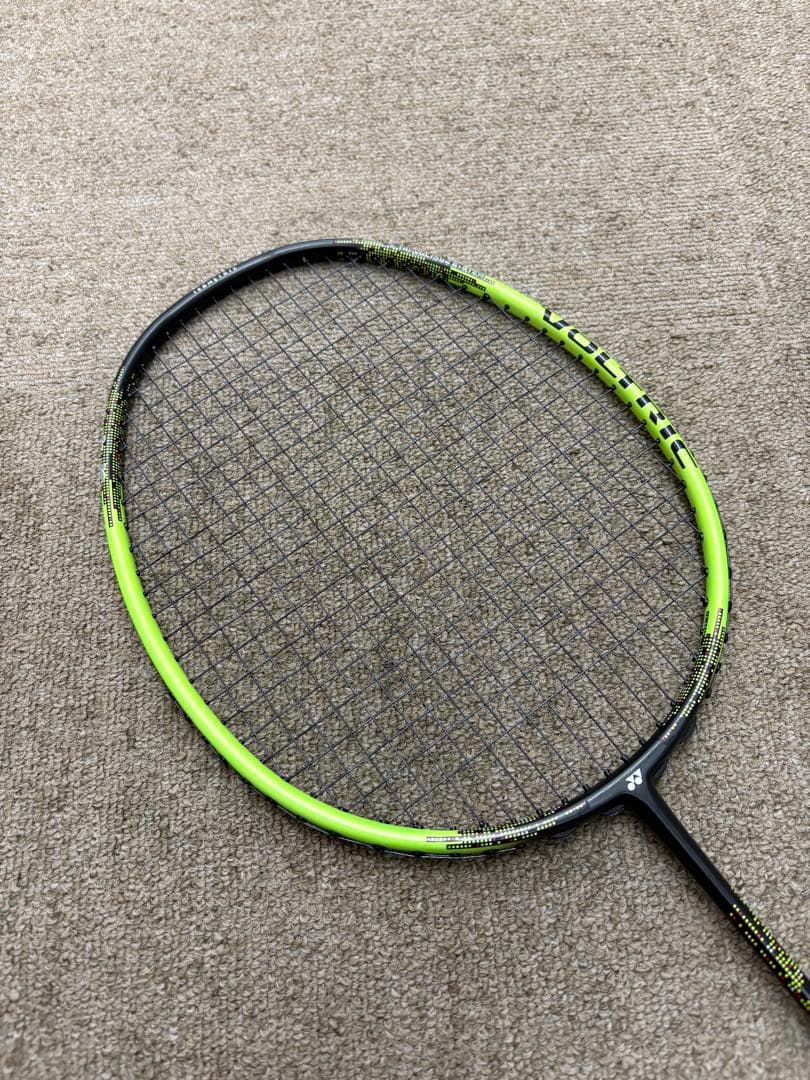 美品 YONEX VOLTRIC 30 バドミントンラケット 廃盤品 2本セット