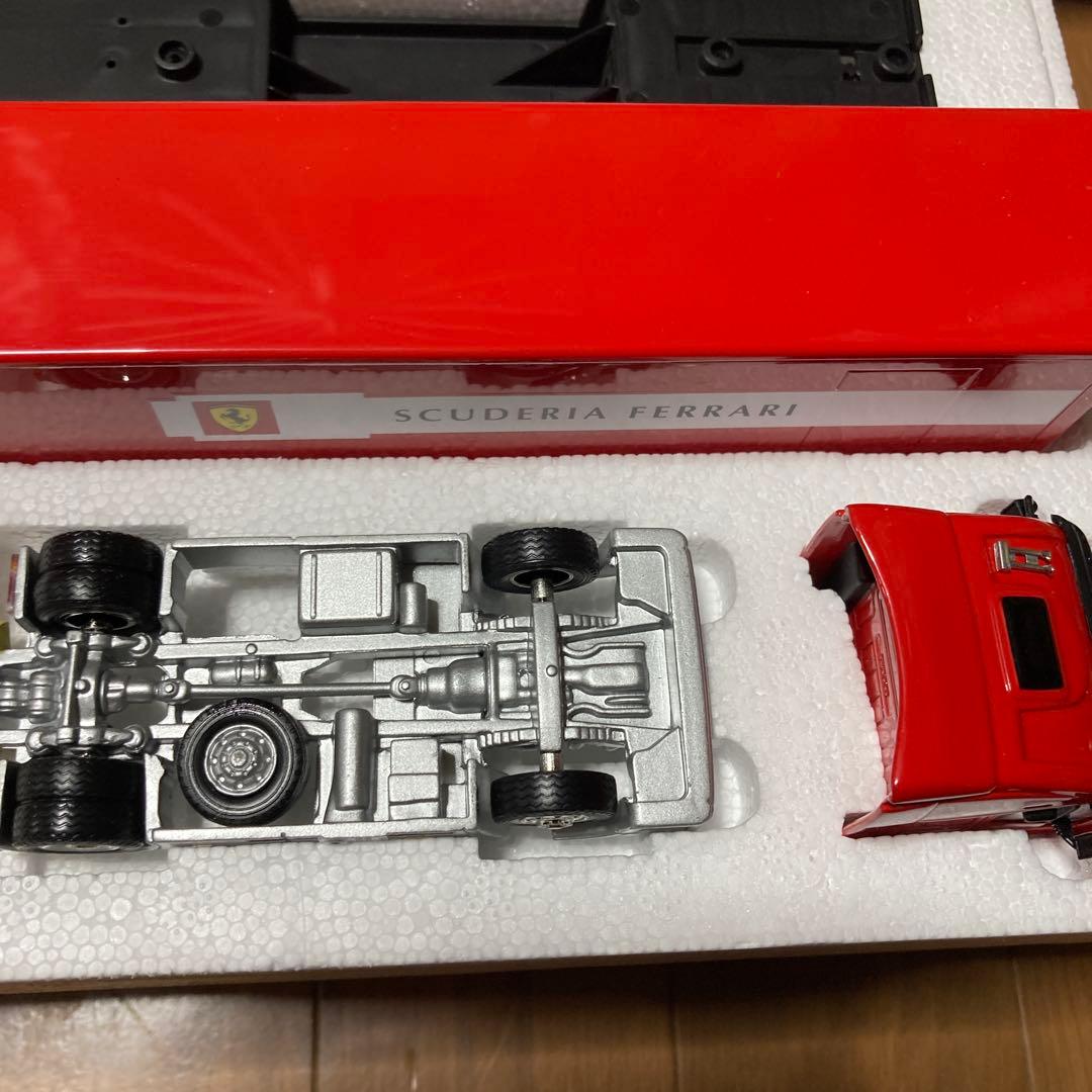 ダイドー1/64 フェラーリ　F1　トランスポーター