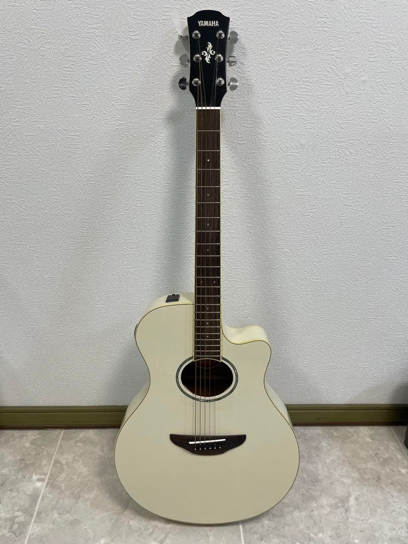 Yamaha FX600 ホワイトアコースティックギター