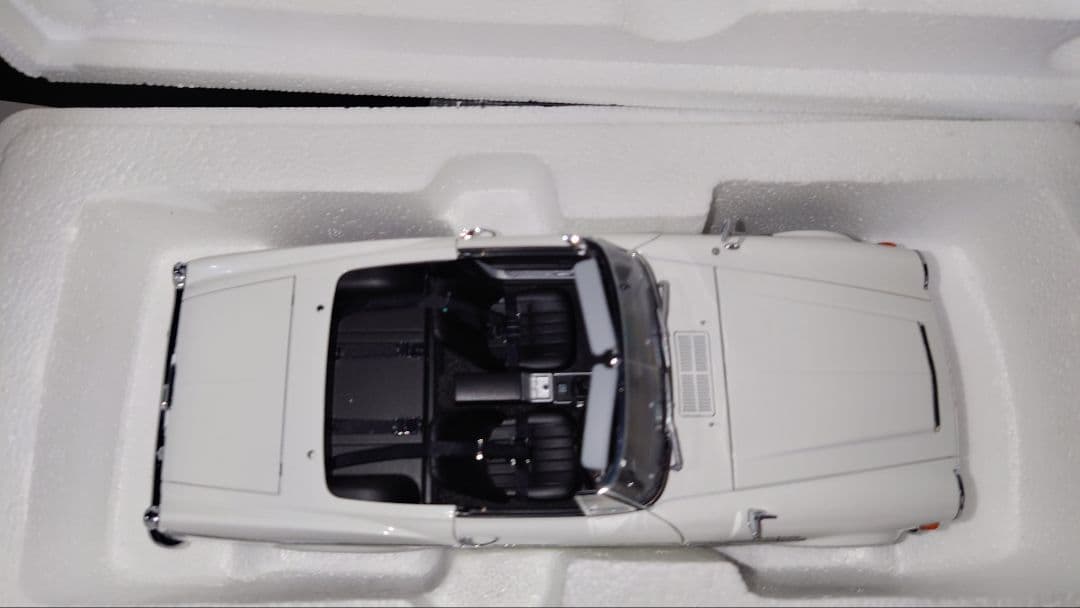 autoart 1/18 ダットサン フェアレディ 2000 SR311