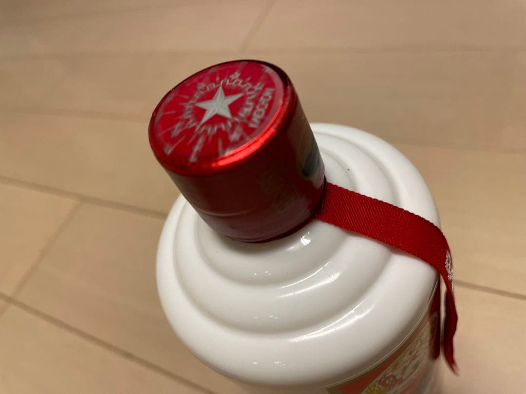 白酒(中国) 本物 Kweichow Moutai 500ml グラス2個付き