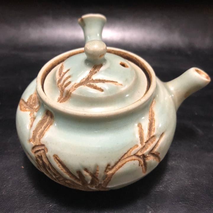 美しい古美術◼️蔵から超可愛らしい淡いブルーの小さな急須が出て来ました。茶道具