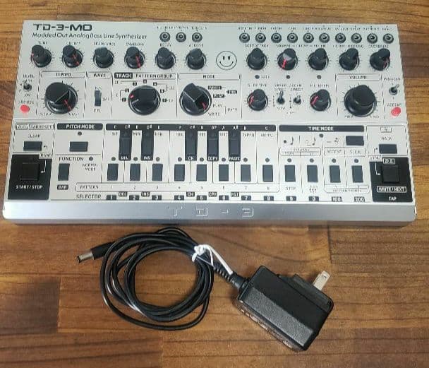 【美品】BEHRINGER TD-3-MO-SR