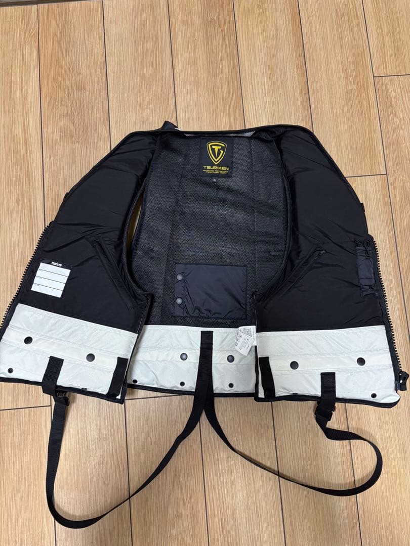 釣研　美品　フローティングベストTV221 ホワイト　XL