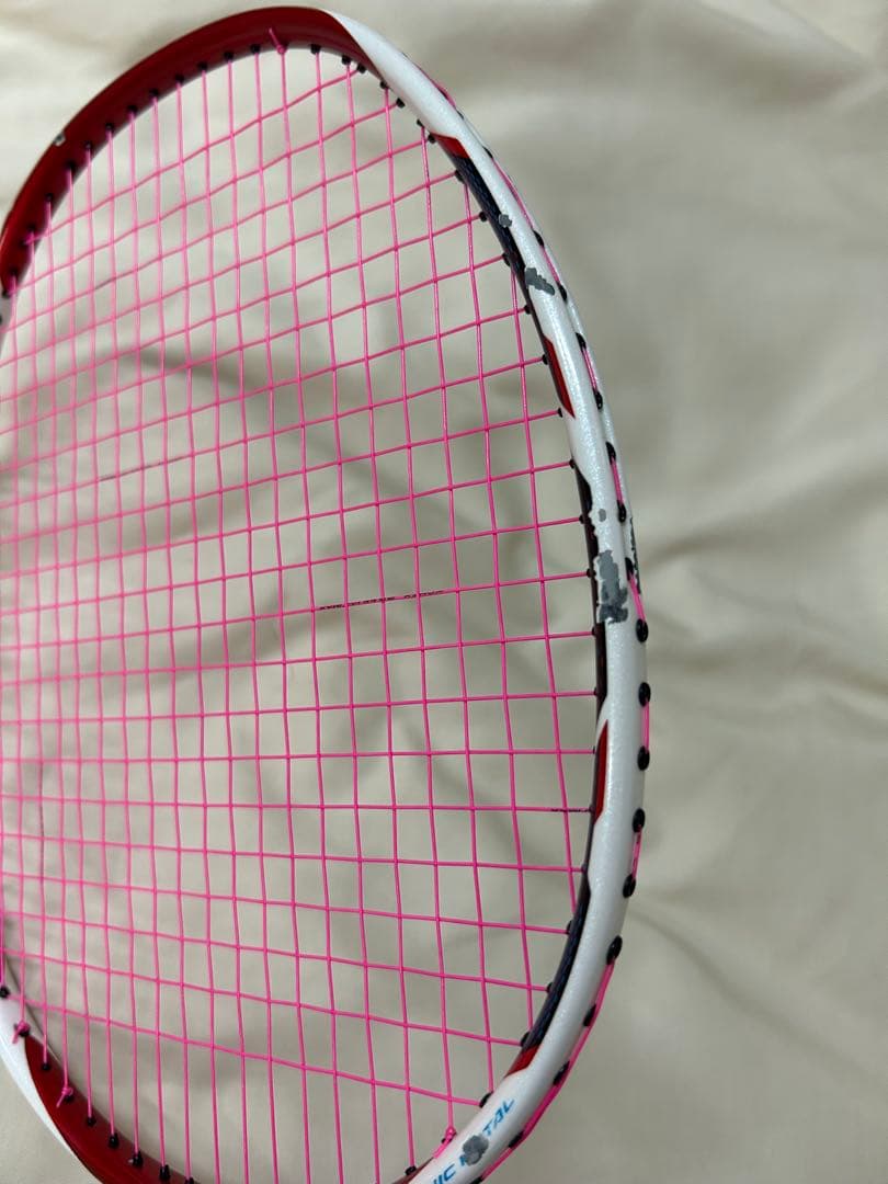バドミントンラケット 赤　アークセイバー11