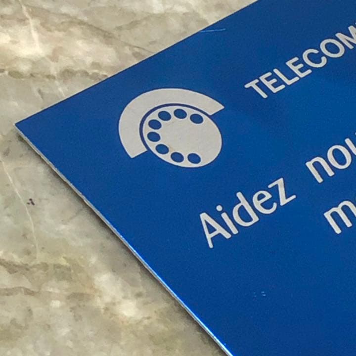 フランス　電話案内表示プレート