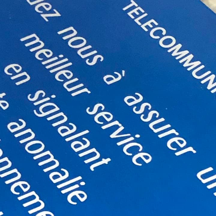 フランス　電話案内表示プレート