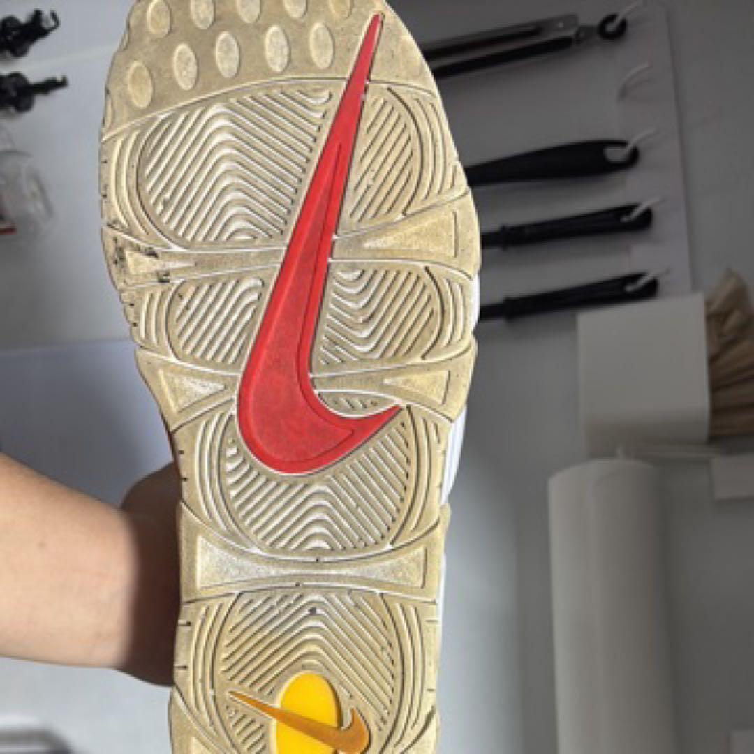 NIKE モアアップテンポ　レイガンス