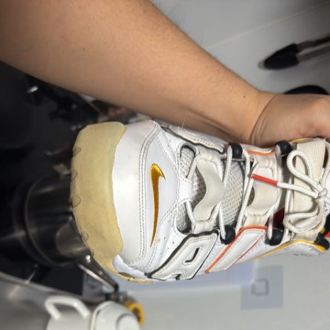 NIKE モアアップテンポ　レイガンス