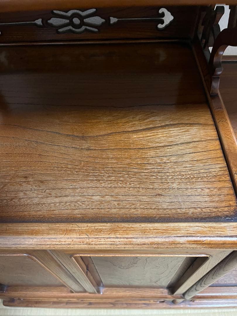 アンティーク　茶箪笥　木製収納棚 彫刻装飾付き