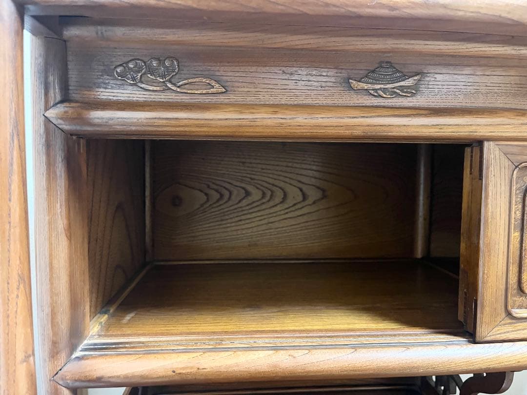 アンティーク　茶箪笥　木製収納棚 彫刻装飾付き