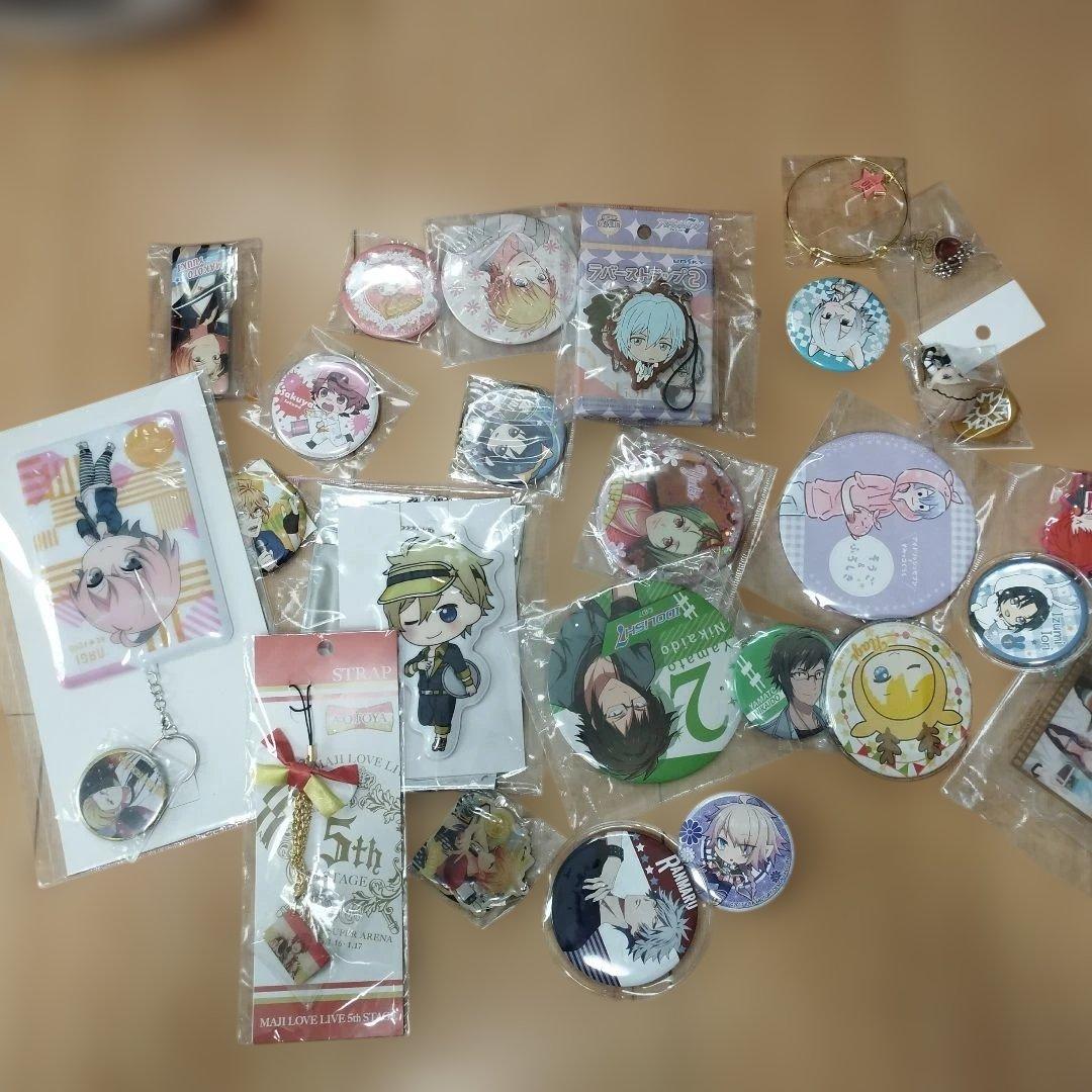 箱込6kg以上　約420点　ゲーム　キャラクターグッズ　まとめ売り　缶バッジ