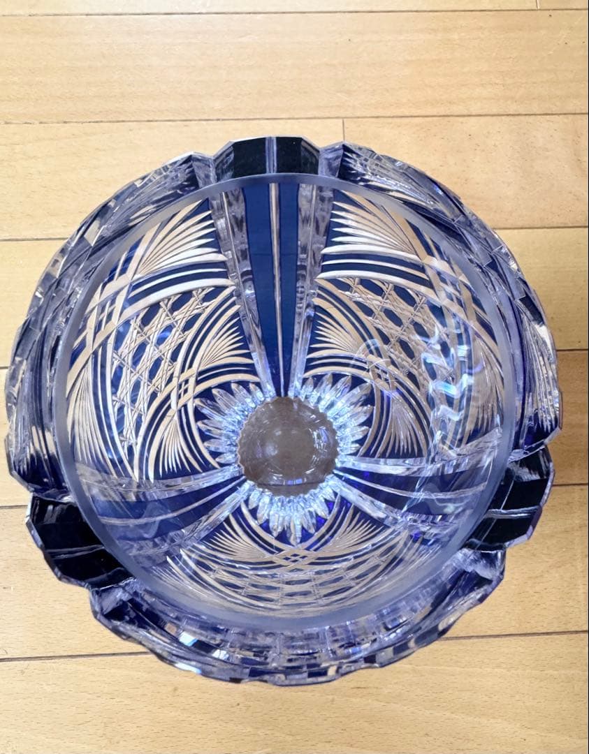 カガミクリスタル　切子　花瓶 中型　青 江戸切子 笹っ葉に八角籠目紋