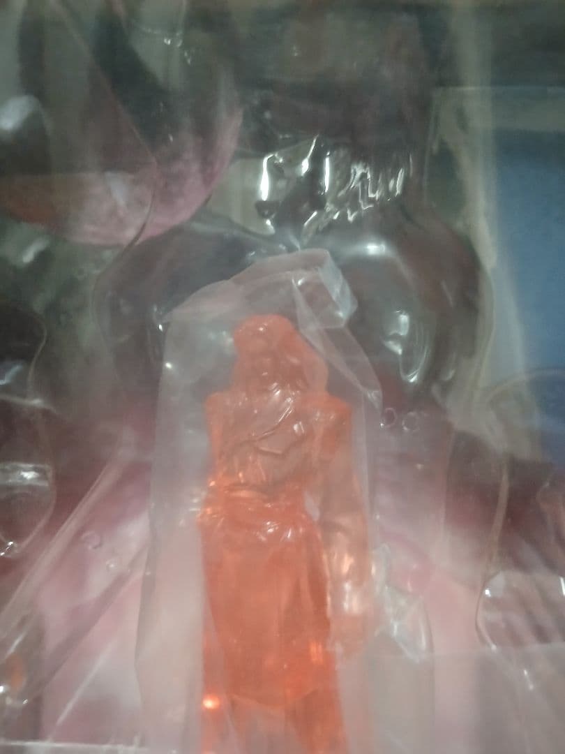 FSS ファイブスター物語　独特なデザインの赤白フィギュア