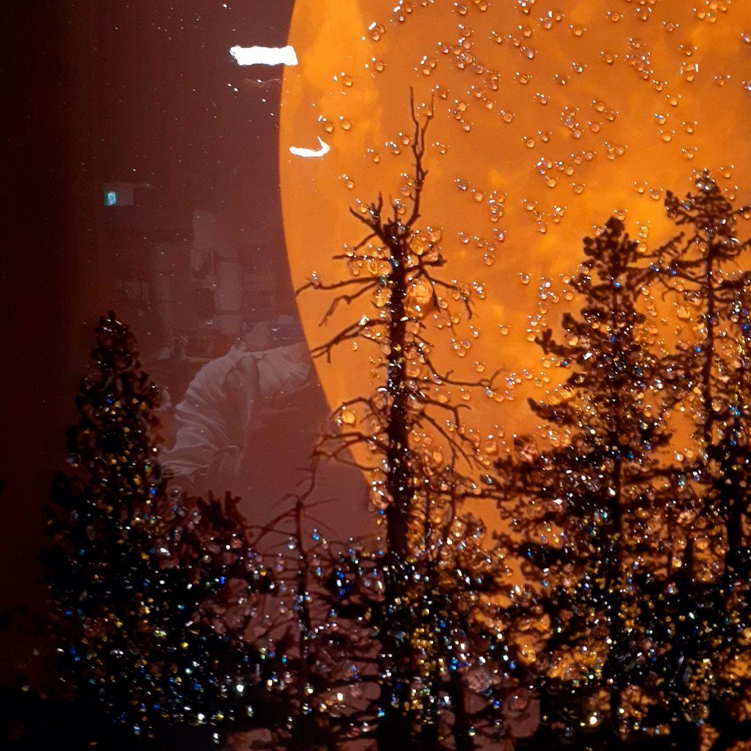 輸入雑貨　天然石　『ムーン』　風景画　水晶石　クリスタル　フレーム付き