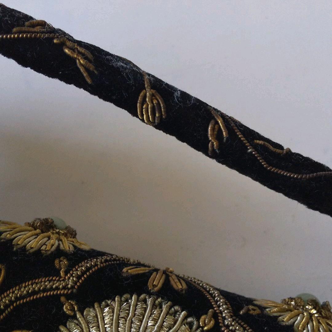 豪華な刺繍と貴石のパーティーバッグ