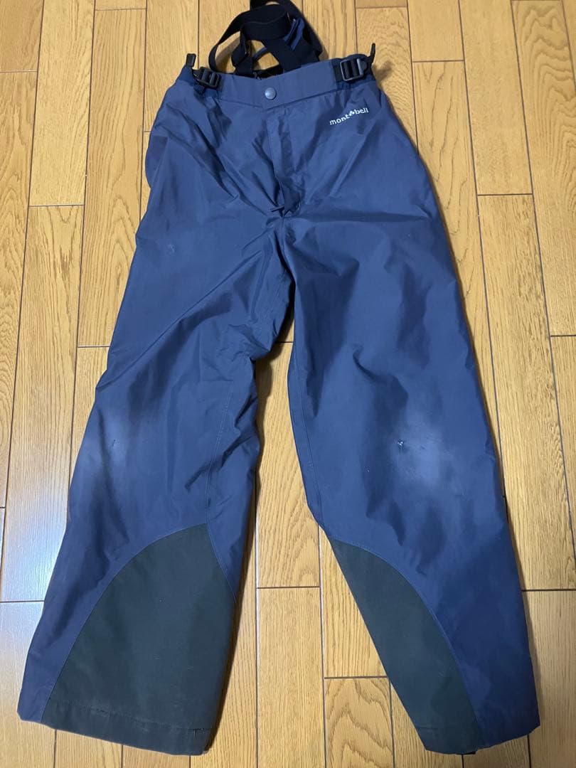 モンベルの子ども用スキーウェア上下セット