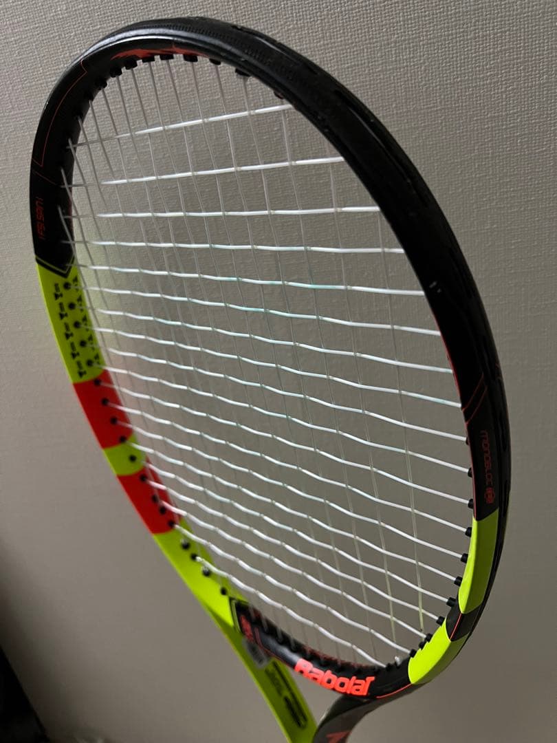 バボラ　ピュアアエロ　硬式テニス