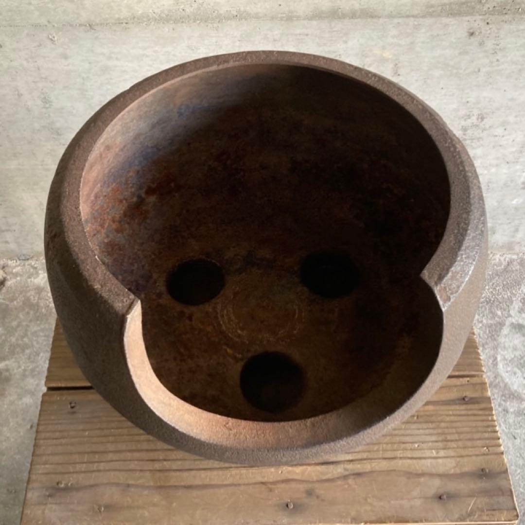 古い風炉 釜 火鉢 囲炉裏 五徳 鉄製 茶釜 灰付 茶道具 和風 古道具 レトロ