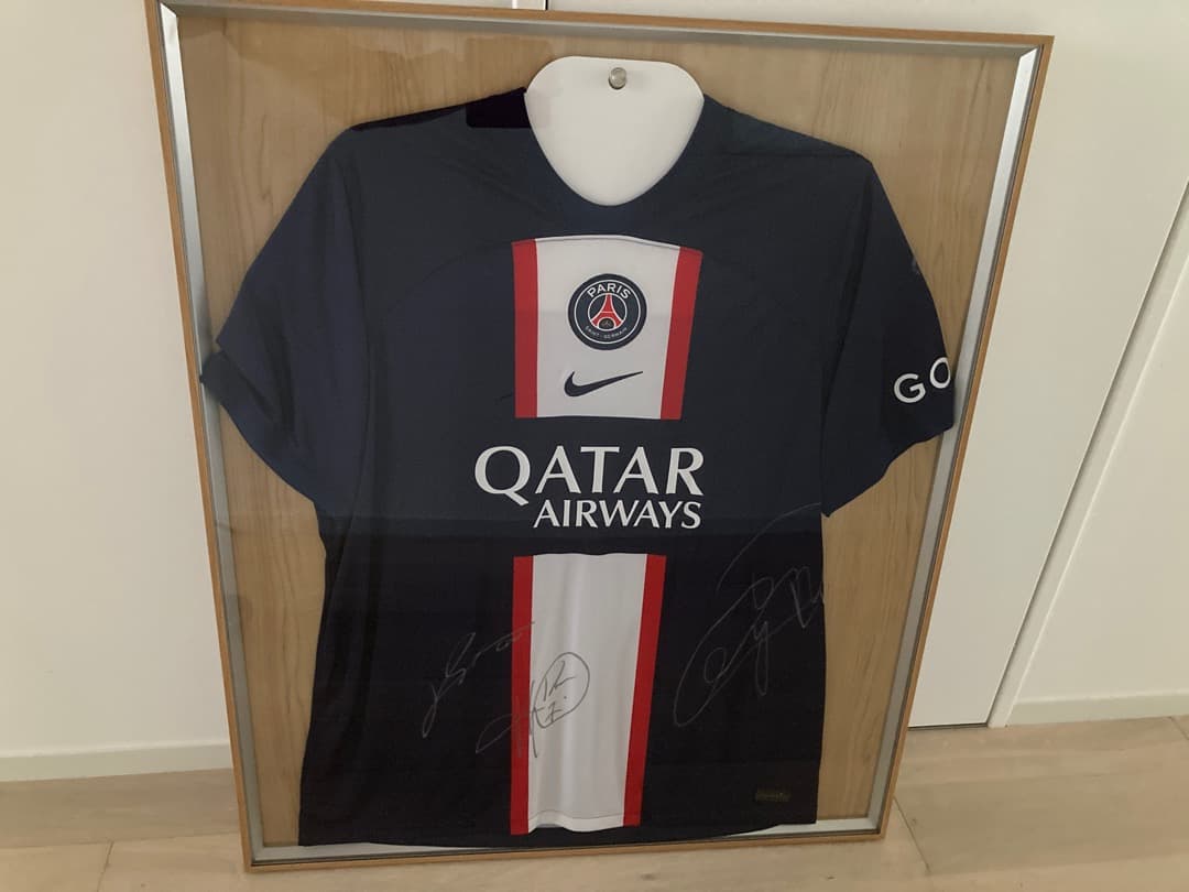 【希少　額入り】メッシ・ネイマール・エンバペ　3選手の直筆サイン入りユニフォーム