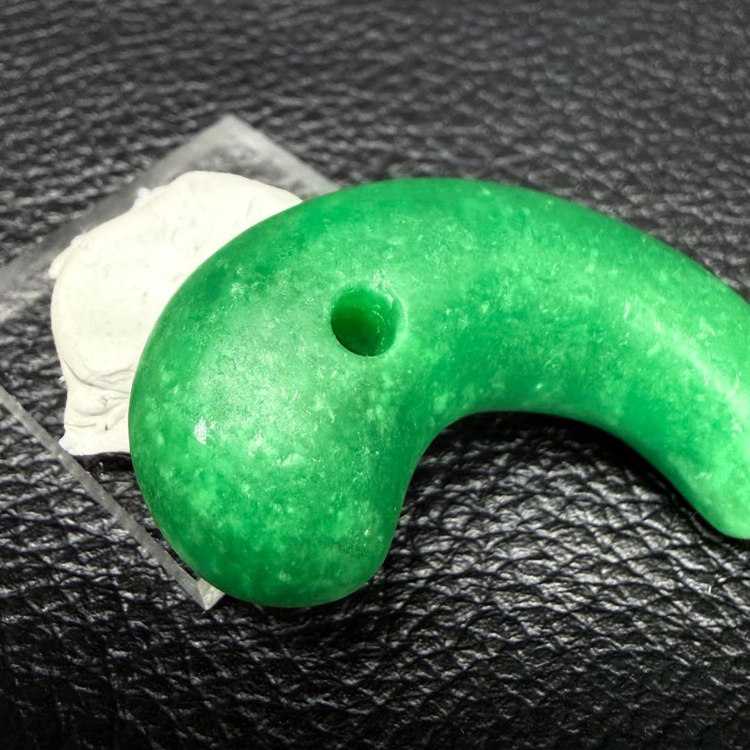 縄文、弥生、硬玉大珠、魔除け石 透明度ある古墳期 ヒスイ硬玉翡翠 勾玉