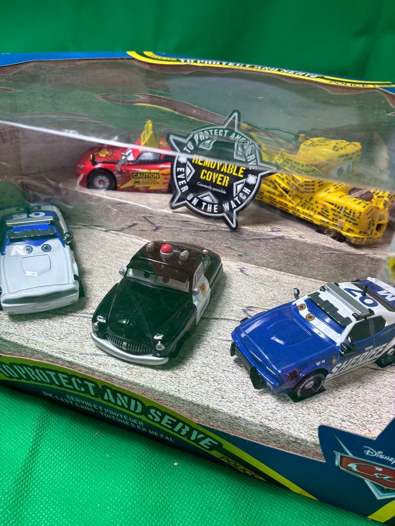 ディズニーピクサー　カーズTO PROTECT AND SERVE