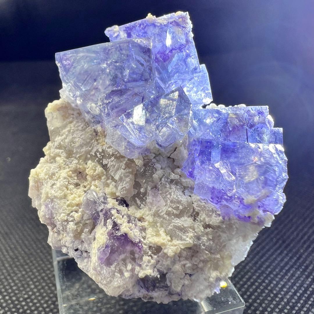 ヤオガンシャン産　パープルグラデーション　母岩付フローライト