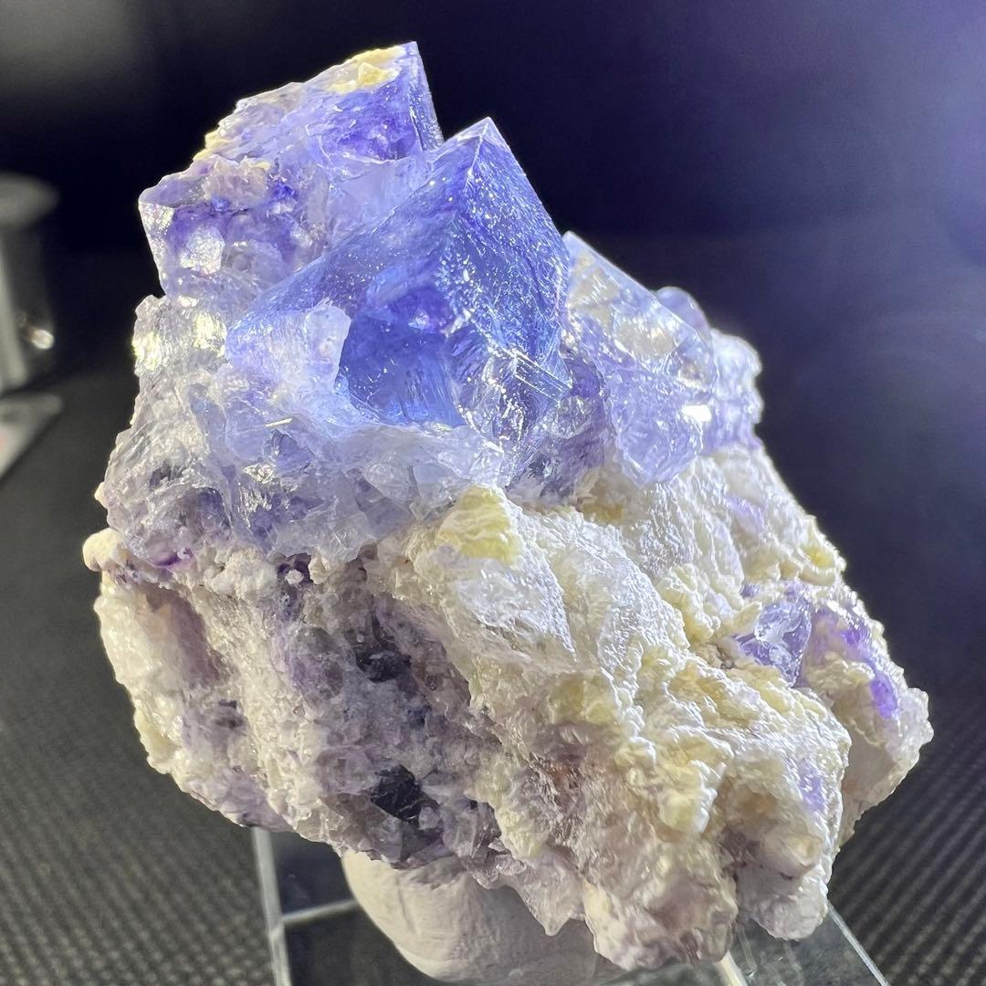 ヤオガンシャン産　パープルグラデーション　母岩付フローライト