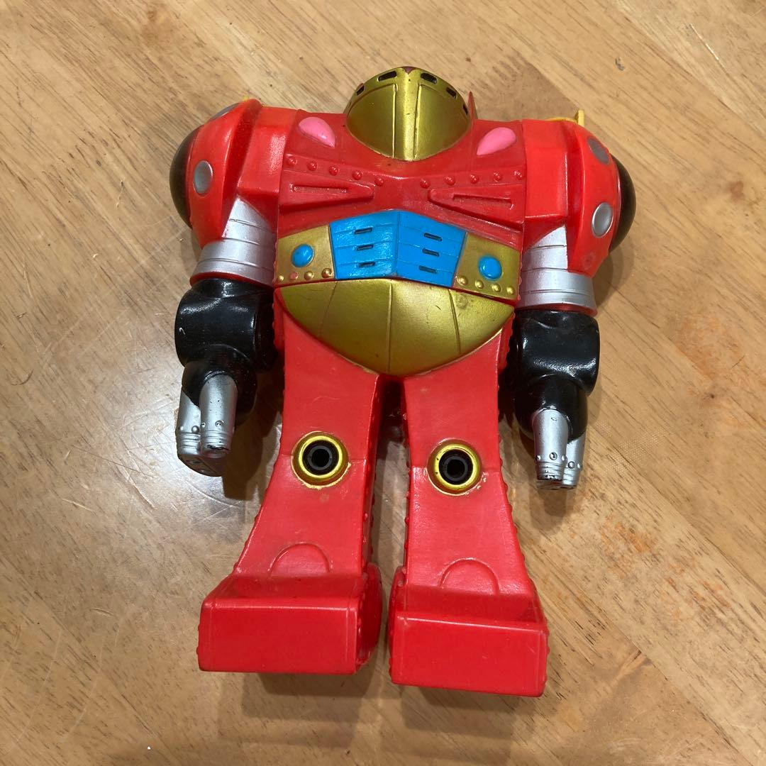 a*k様 赤いロボット型フィギュア