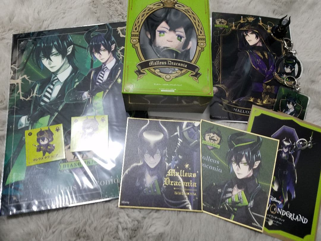 ツイステッドワンダーランド グッズ