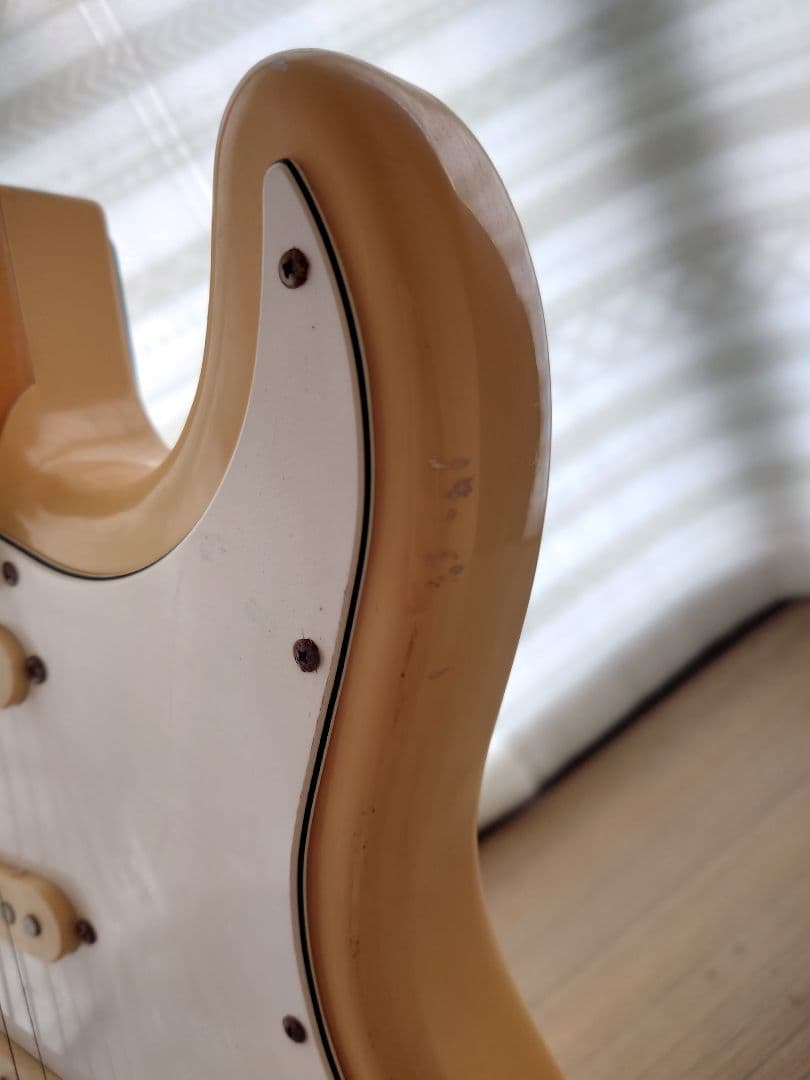 ストラトキャスター エレキギター クリーム色