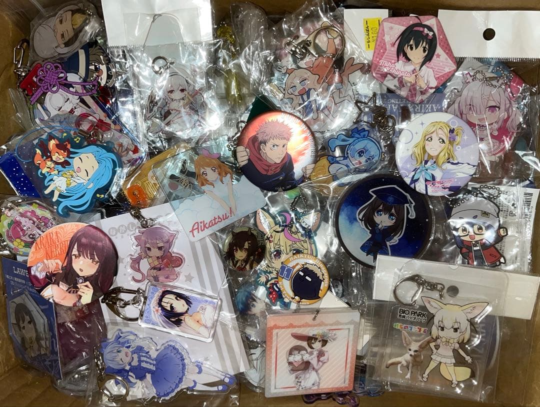 ノンジャンル 缶バッジ アクキー 900点以上 大量 まとめ売り 紙類無し