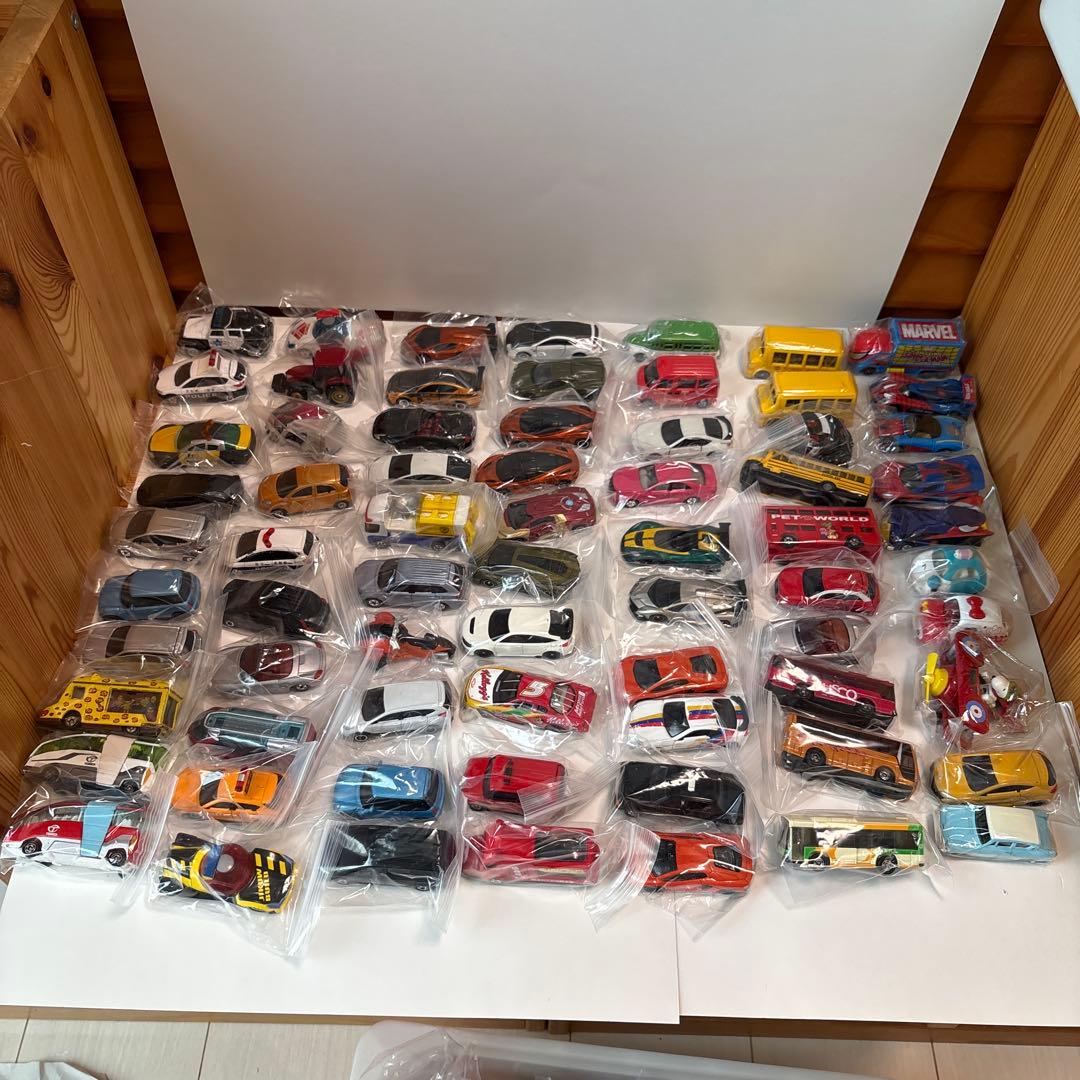 2335.トミカ70台まとめ売り