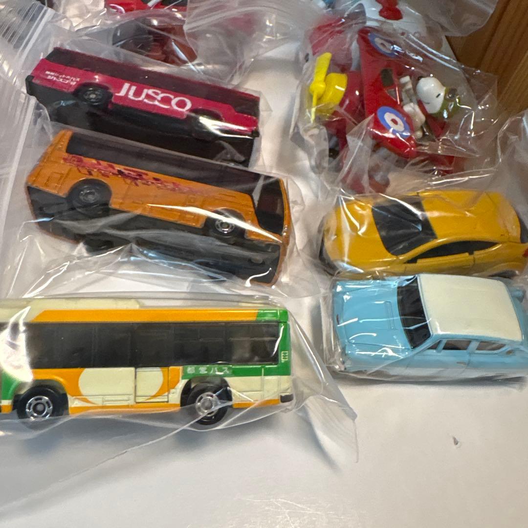 2335.トミカ70台まとめ売り