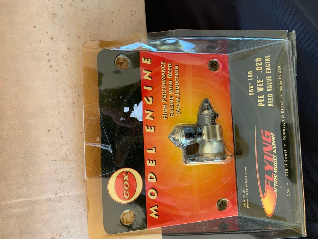 cox020エンジンと020エンジン用組立キット