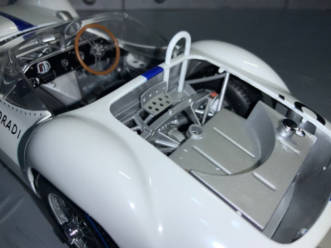 ミニカー　1/18 マセラティー　ティーポ61 ミニチャンプス