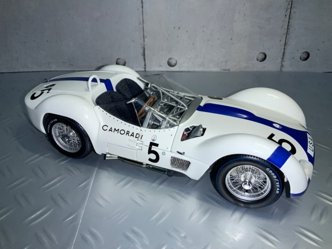 ミニカー　1/18 マセラティー　ティーポ61 ミニチャンプス