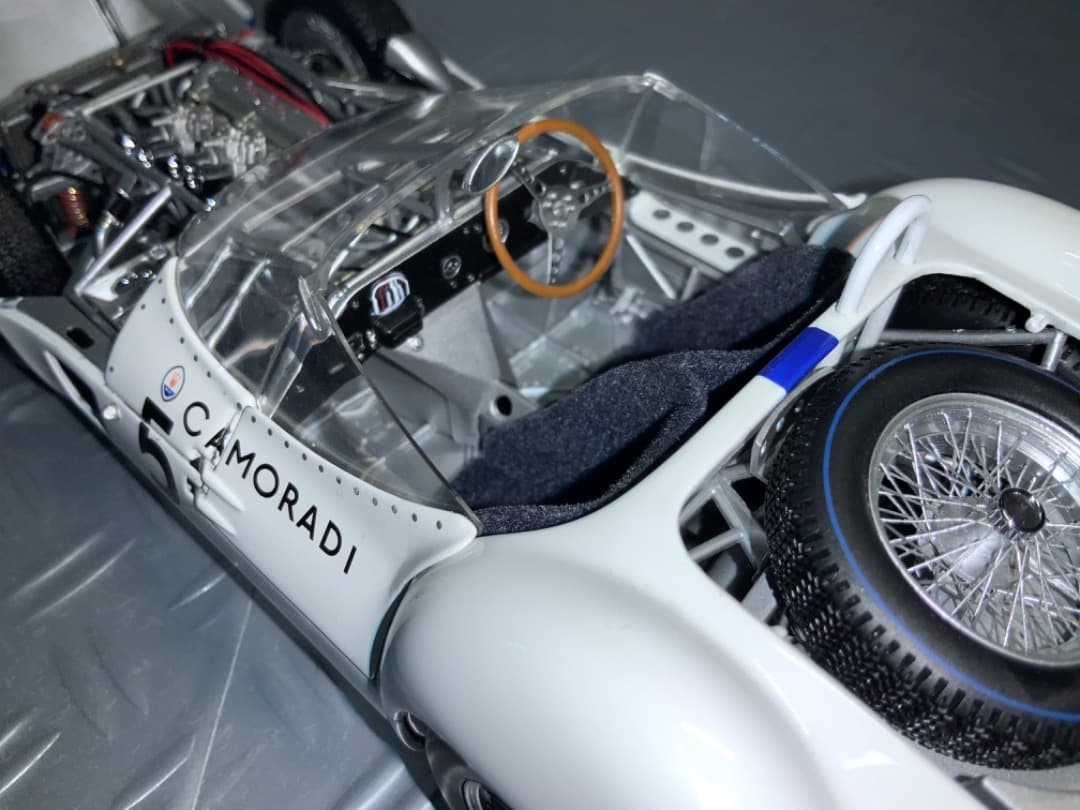 ミニカー　1/18 マセラティー　ティーポ61 ミニチャンプス