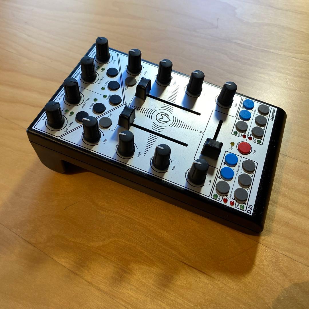 Faderfox DJ3 コントローラー ( MIDI )