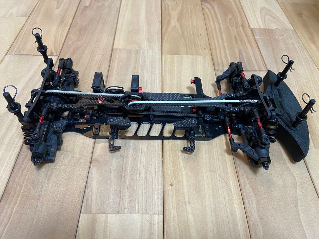 INFINITY IF14-2組立済シャーシ、スペアパーツ、説明書とボディー付き