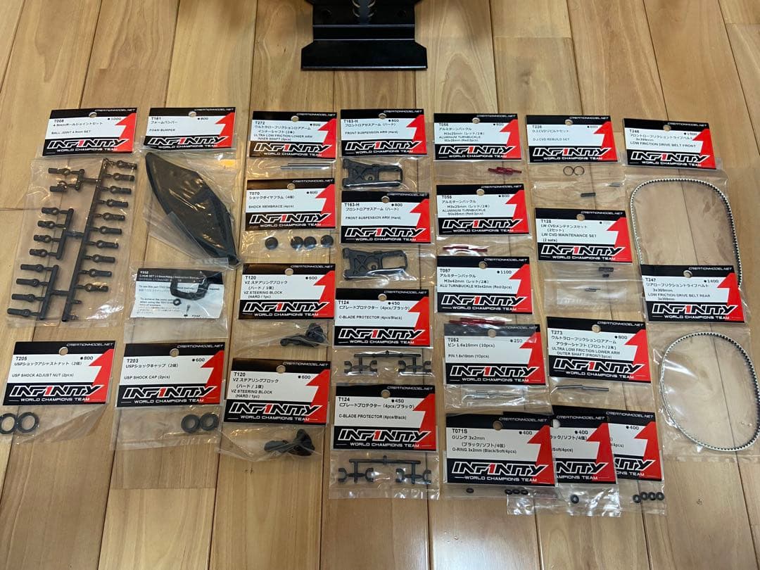 INFINITY IF14-2組立済シャーシ、スペアパーツ、説明書とボディー付き