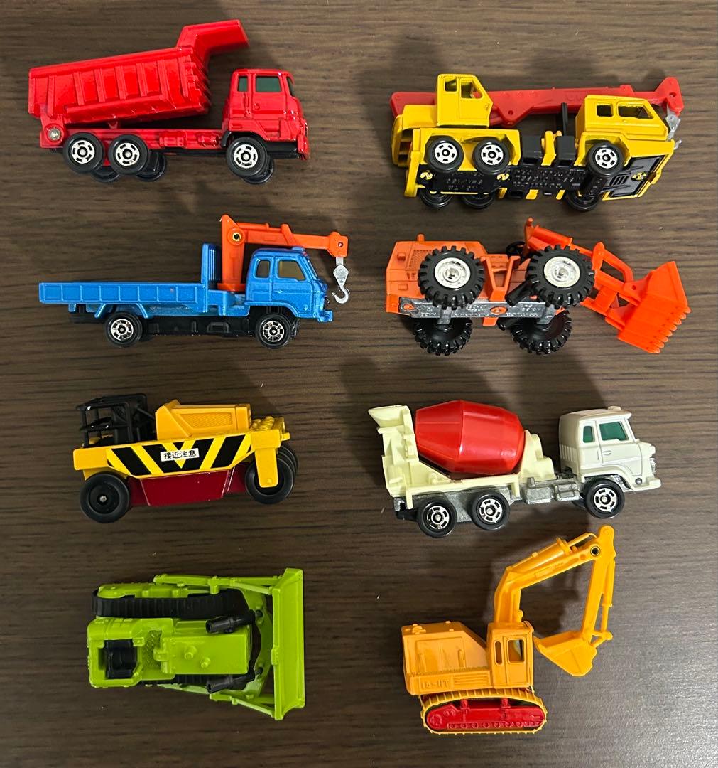 トミカ ギフトセット デラックス建設車セット 工事標識付