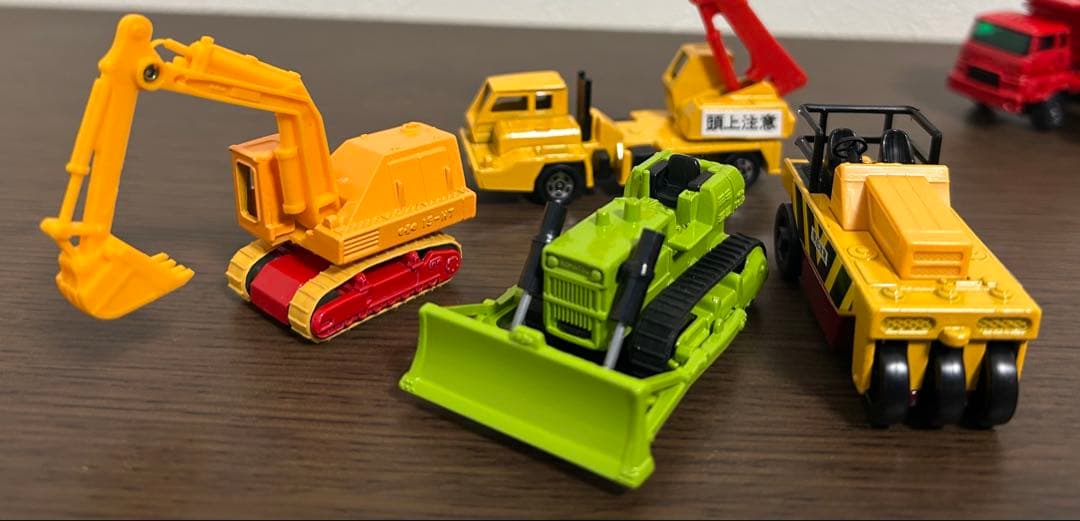 トミカ ギフトセット デラックス建設車セット 工事標識付