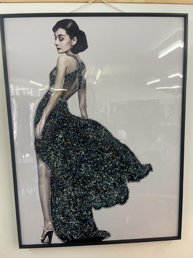 水晶絵　アートパネル　オードリーヘップバーン　石　立体　絵画　アート　ブラック