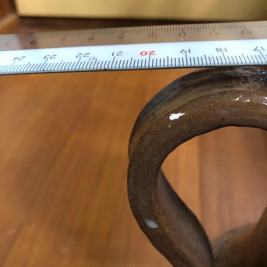 骨董品 青い光が美しい持ち手付き茶色陶器壺 茶道花道水壺 弥生式土器水瓶 作家物