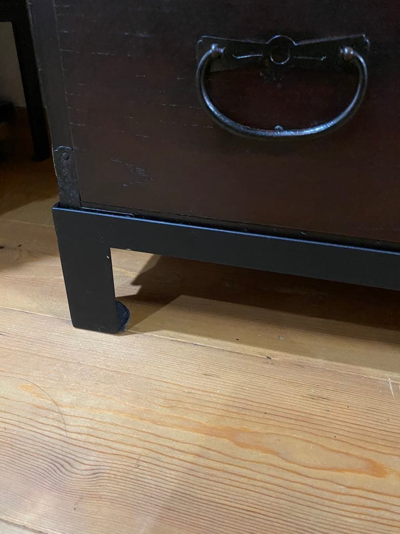 骨董箪笥　刀箪笥　アンティークチェスト　鉄足付き