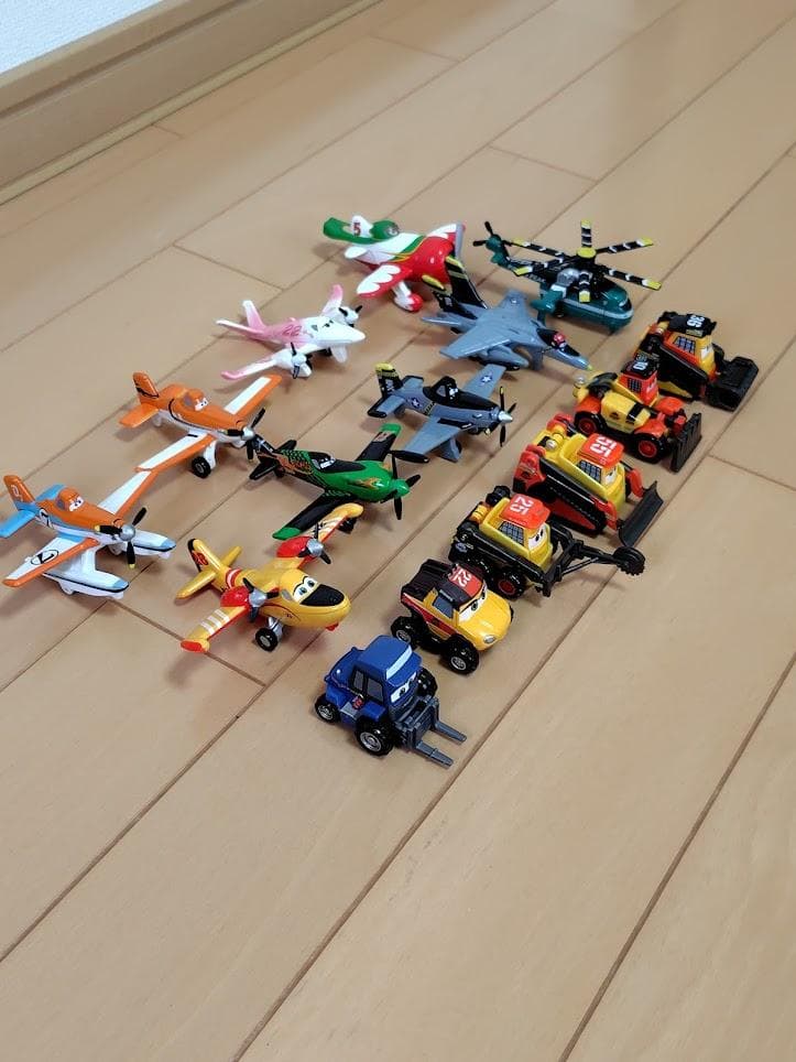 【レア・美品・送料無料】カーズ トミカ Planes １５個セット　バラ売り不可