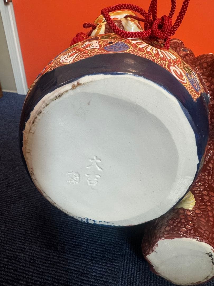 2017  九谷焼 太吉　玉乗り獅子 狛犬 置物 縁起物　金彩座布団付き