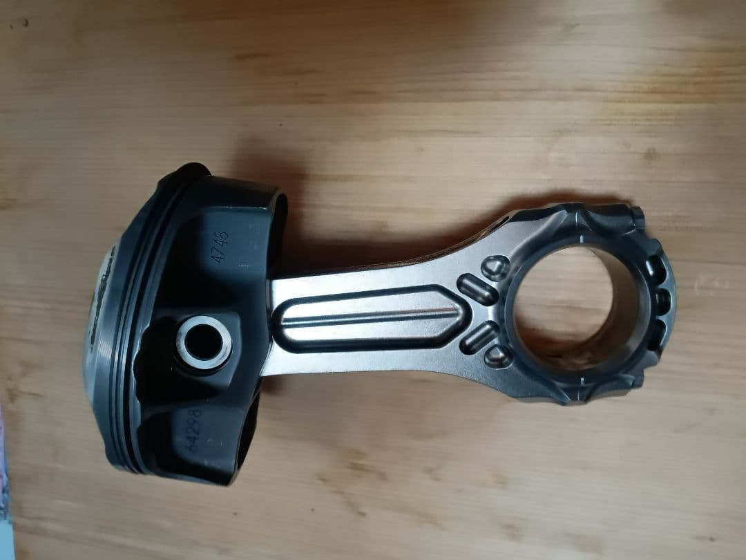 【超貴重品】 フェラーリ F1 2001 Tipo50 ピストン&コンロッド